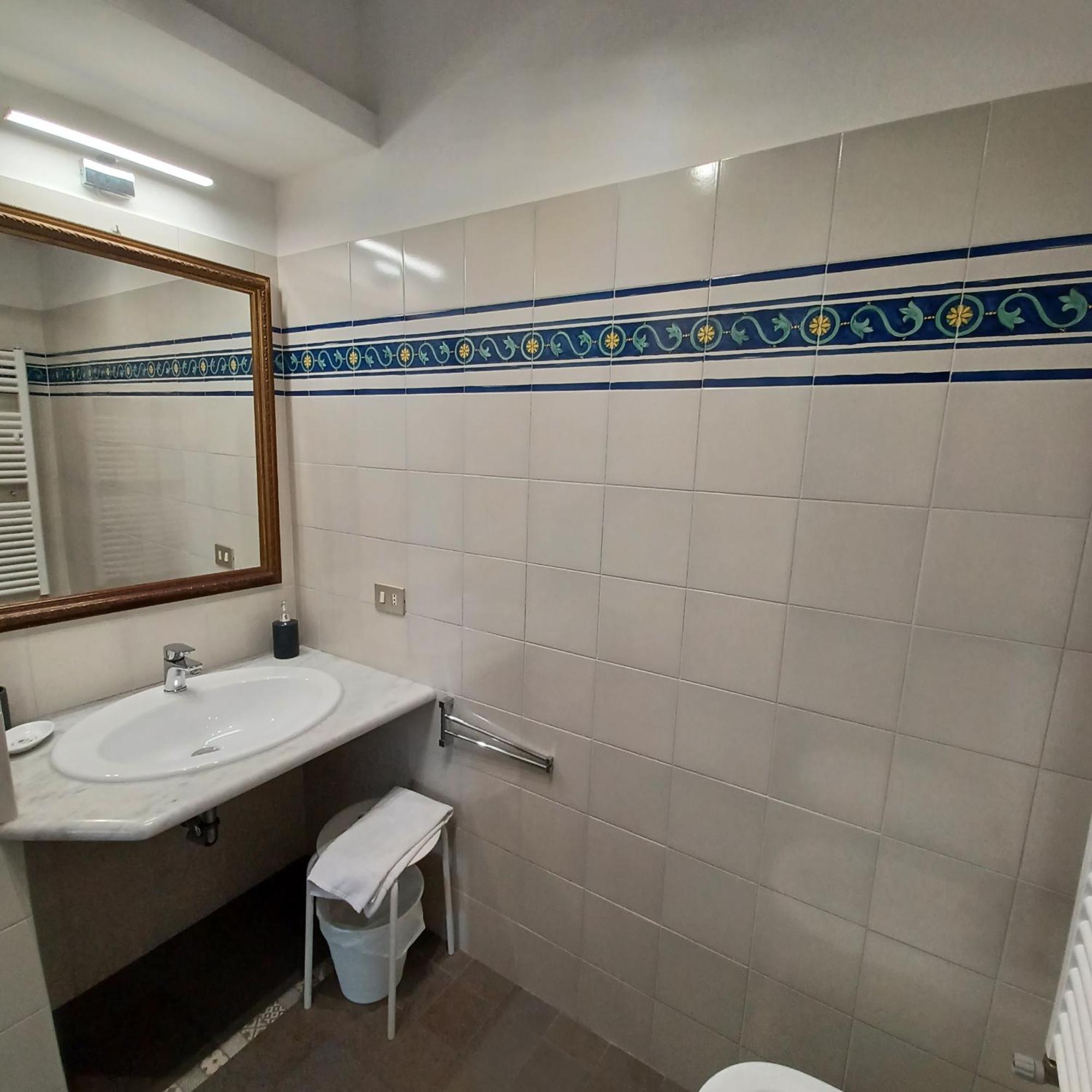 La Depandance Della Nonna Apartment คาโมยลี ภายนอก รูปภาพ