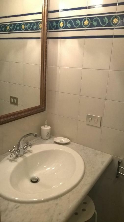 La Depandance Della Nonna Apartment คาโมยลี ภายนอก รูปภาพ